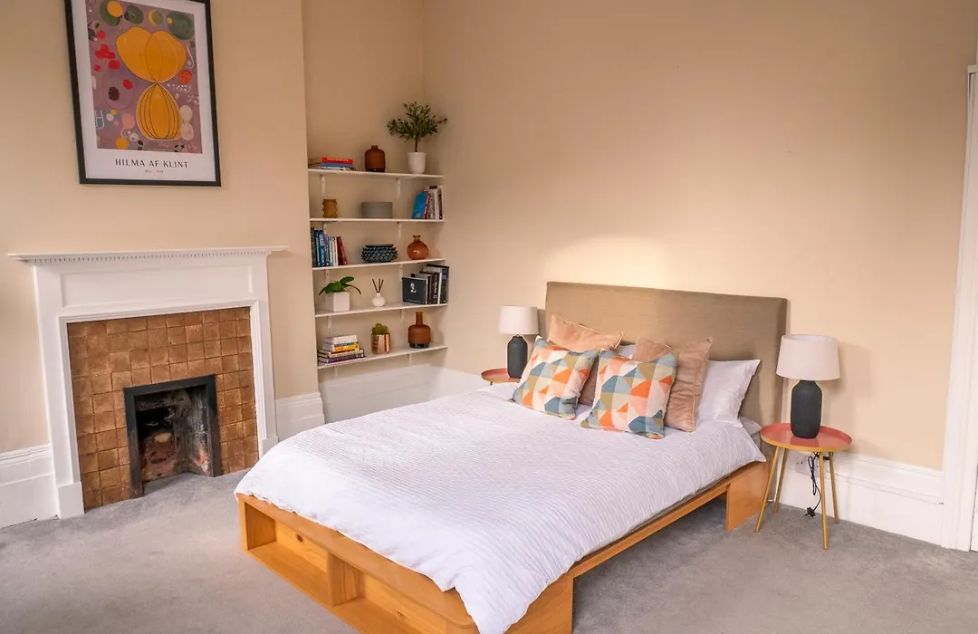 London Bright Spacious Apartments Central Location!-1