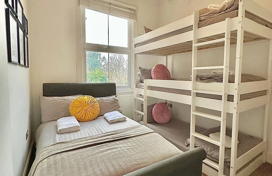 Clapham Apartment-1