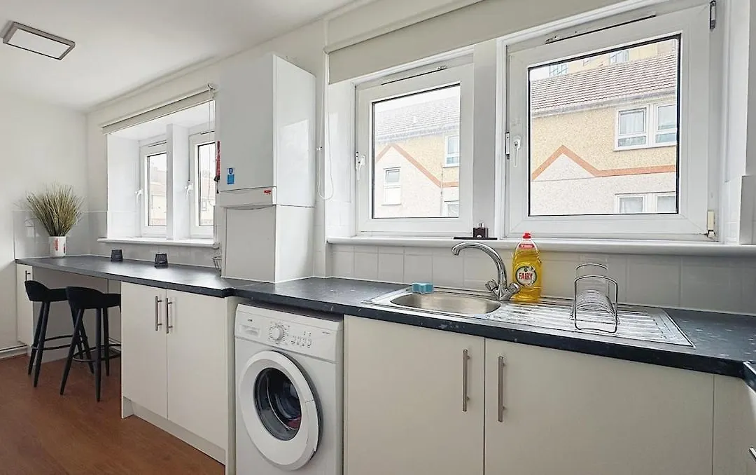New Large 2 Bed Flat In London-1