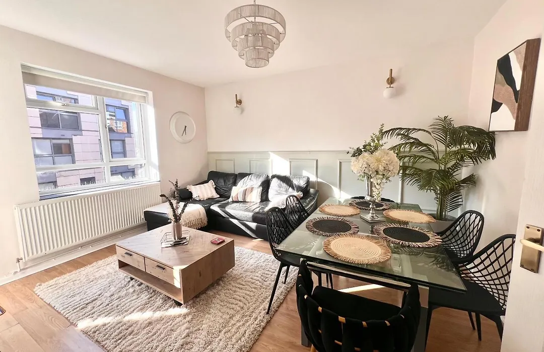 Central City Zone 1 Trendy Shoreditch Large 3 Bed-1