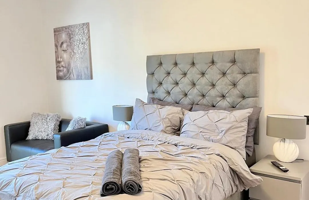 Luxury Apartment In East London-1