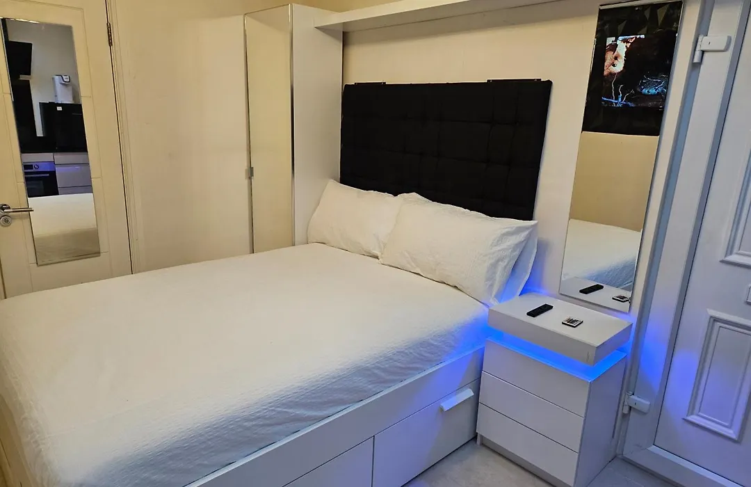 Studio For 2Guests-Parking-Garden-Nearlondon-Ac-1