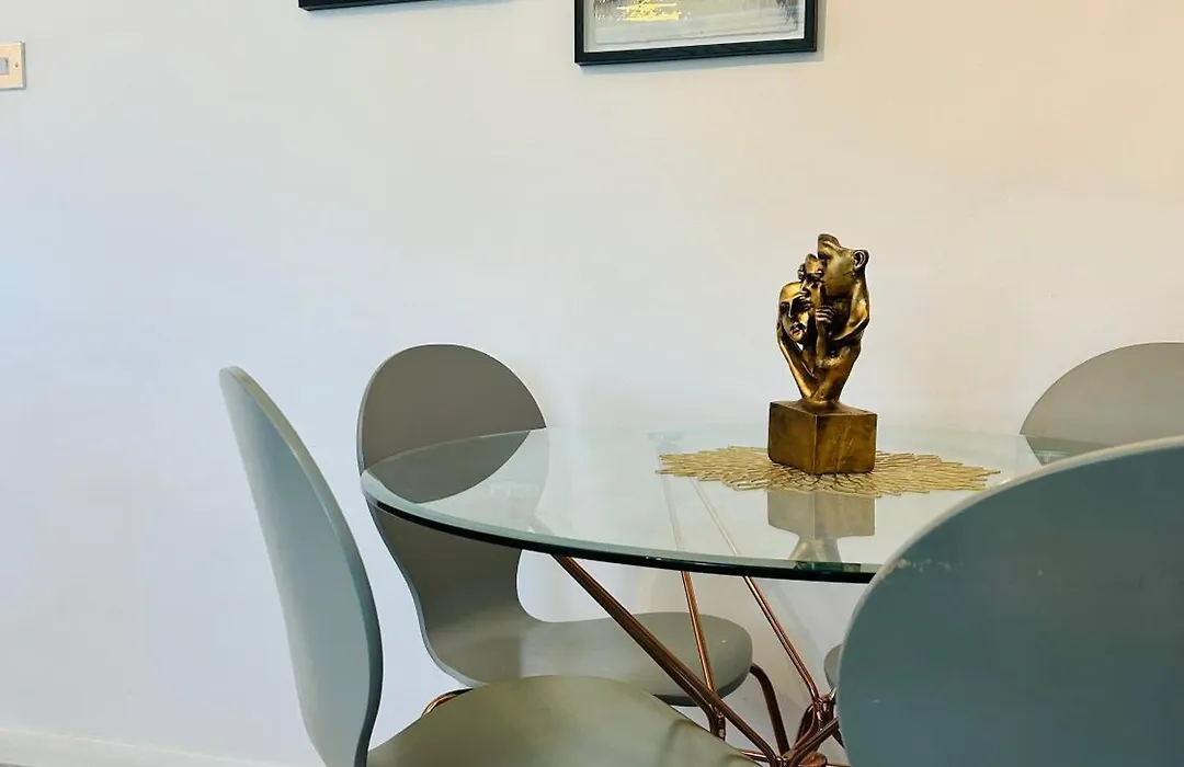 One Bedroom Flat In Chiswick W4-1