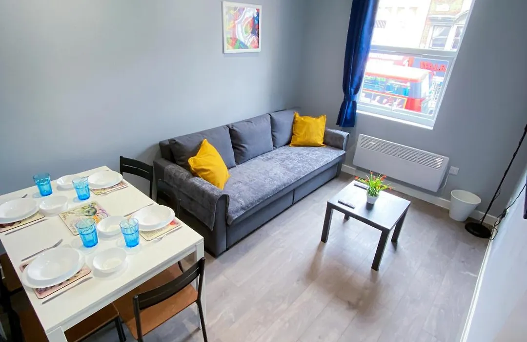 Modern 1 Bedroom Flat In Wood Green-1
