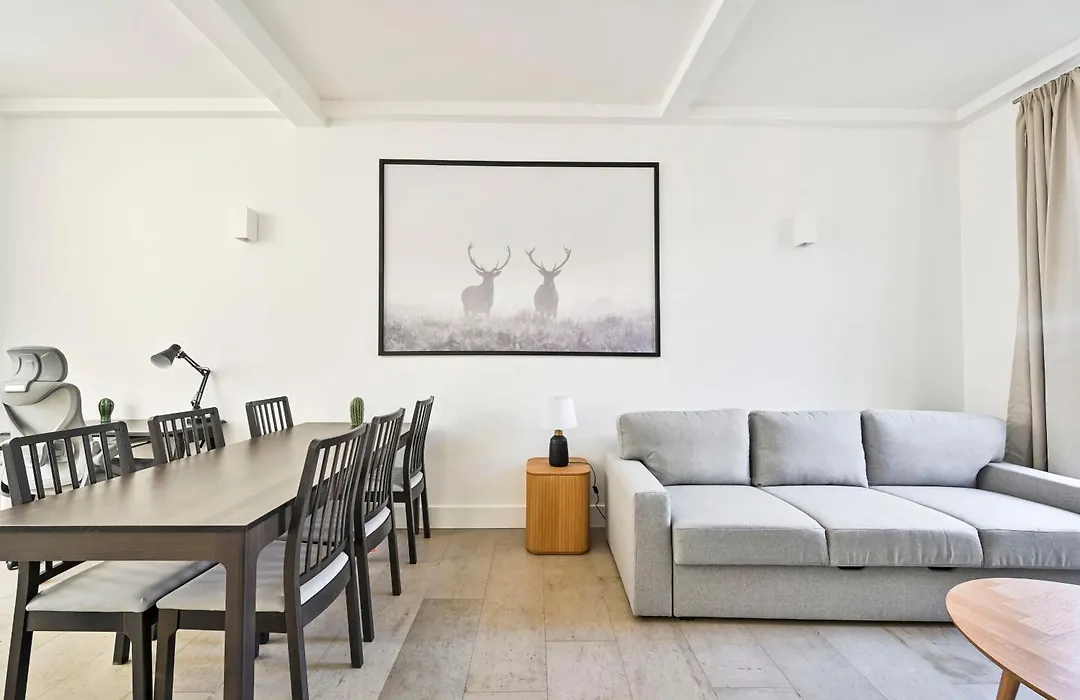 Farringdon Comfortable 2 Bed Apartments-1