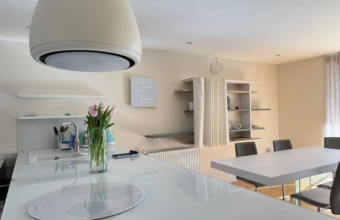 Luxury 3-Br Near Tower Bridge Family & Business Ready-1