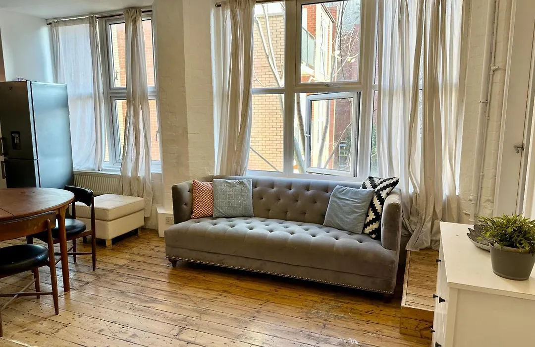 Bright Large Double Bedroom Flat-1