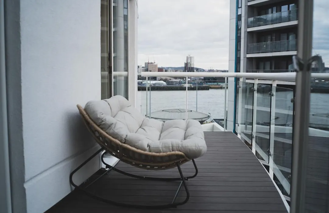 Luxury 2 Bedroom Penthouse With Thrilling Waterfront And City Views, Canary Wharf-1