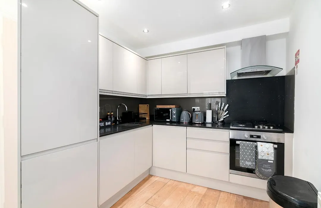 3-Bedroom House With 2 Living Rooms & Balcony Near Brick Lane, London-1