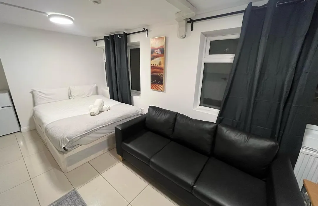 Malvern Road Studios-1