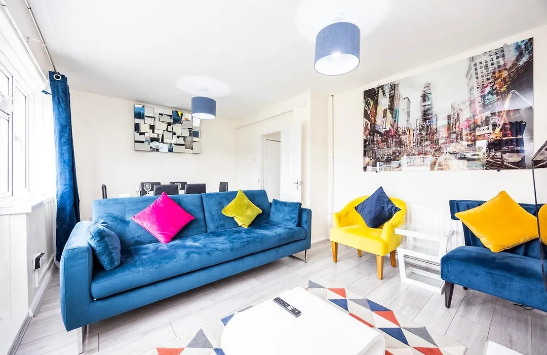 Garland Modern Close To Station 3 Bedroom City Apartment-1