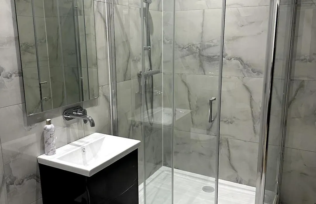 Modern 2-Bed Flat In Euston-1