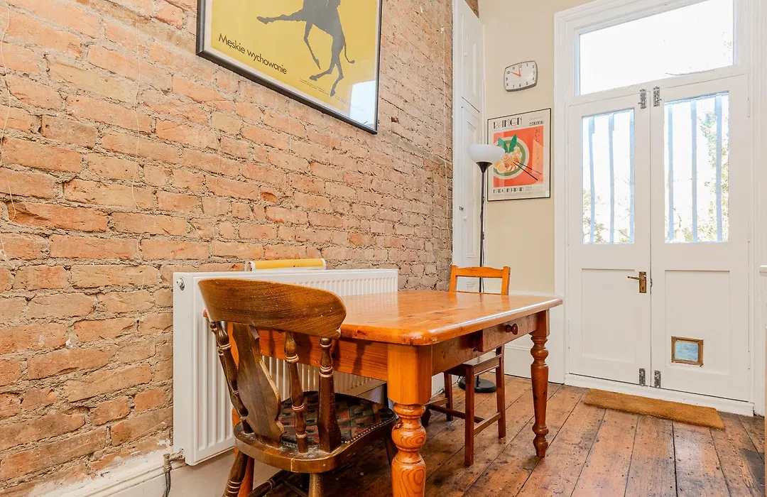 Large & Comfortable Room In A Vintage Victorian House-1