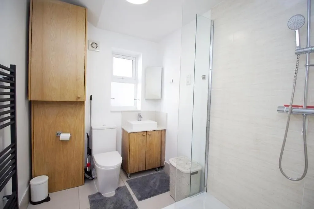 Lovely 1-Bedroom Flat In London Near Blackhorse Rd-1