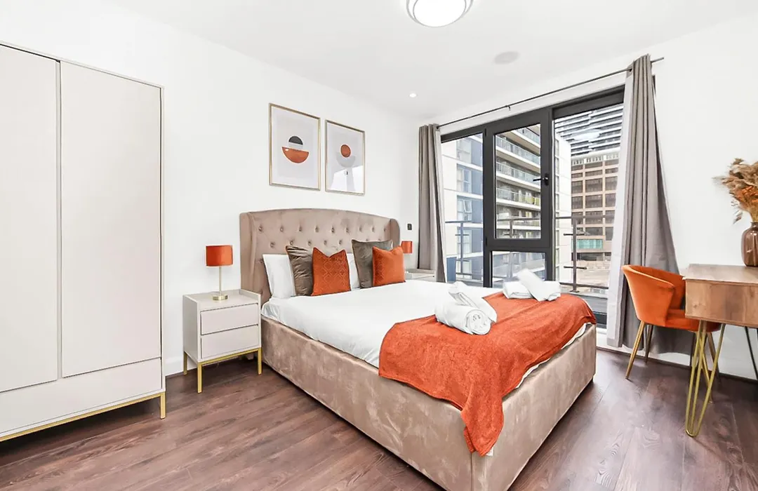 Large 2 Bed With Massive Balcony In Canary Wharf-1