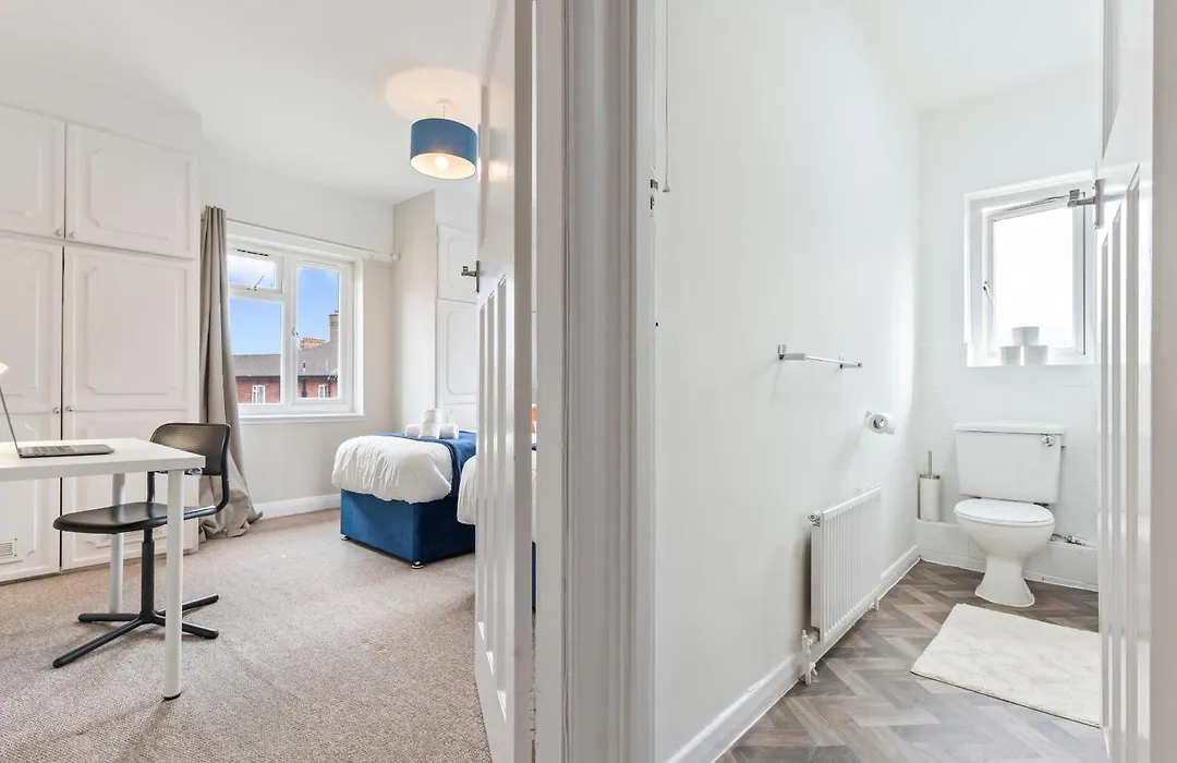 Wembley Stadium 2 Bed Apartment Tube Station-1