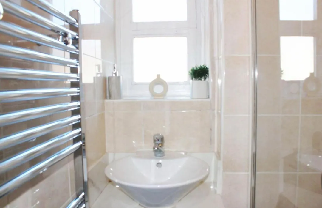 Modern 2 Bed Room Near Vauxhall, Bright & Well-Connected-1