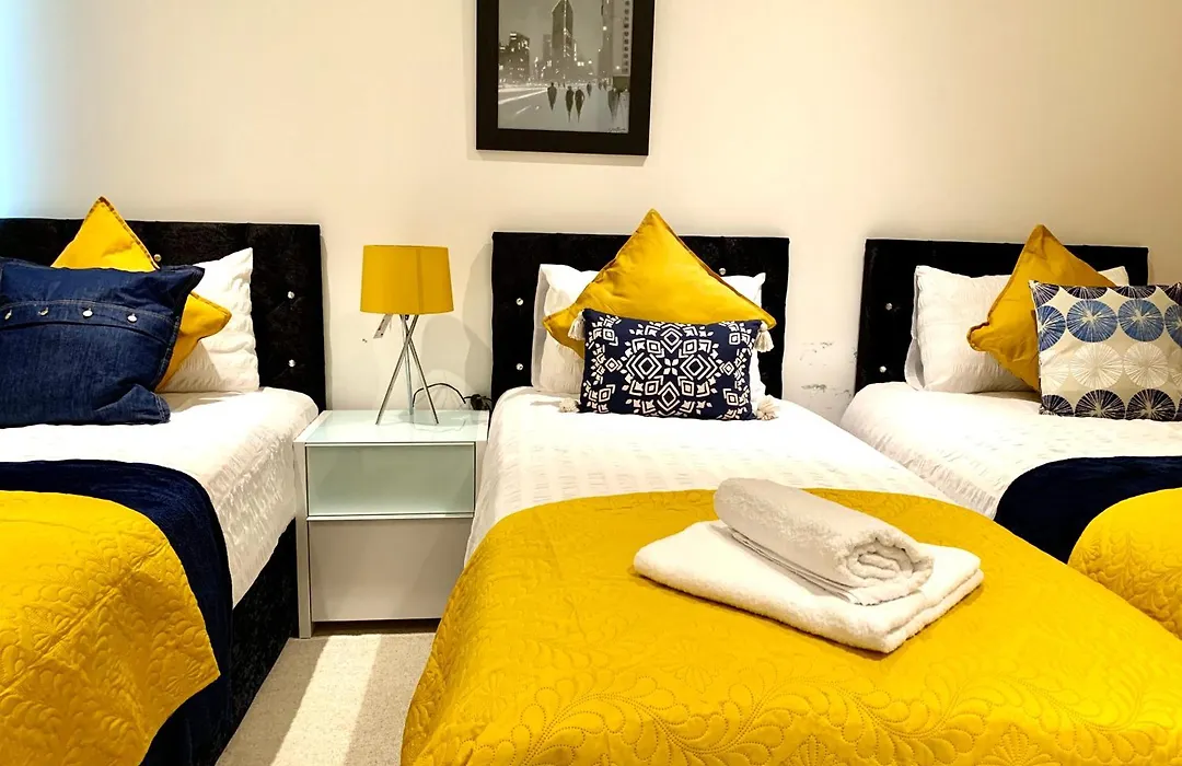 Modern London Excel 2 Bedrooms 2 Bathrooms, Parking, Kitchen, Lounge, Balcony Apartment-1