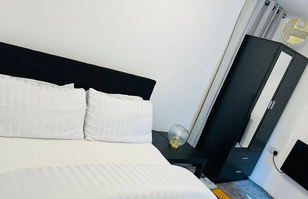 Cosy And Comfy Deluxe Entire Apartment-1
