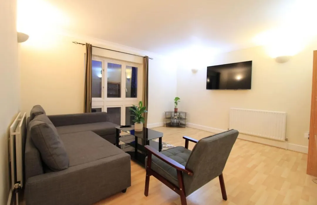 1-Bed Whitechapel Apartment Near Tube & Elizabeth Line Sleeps 4-1