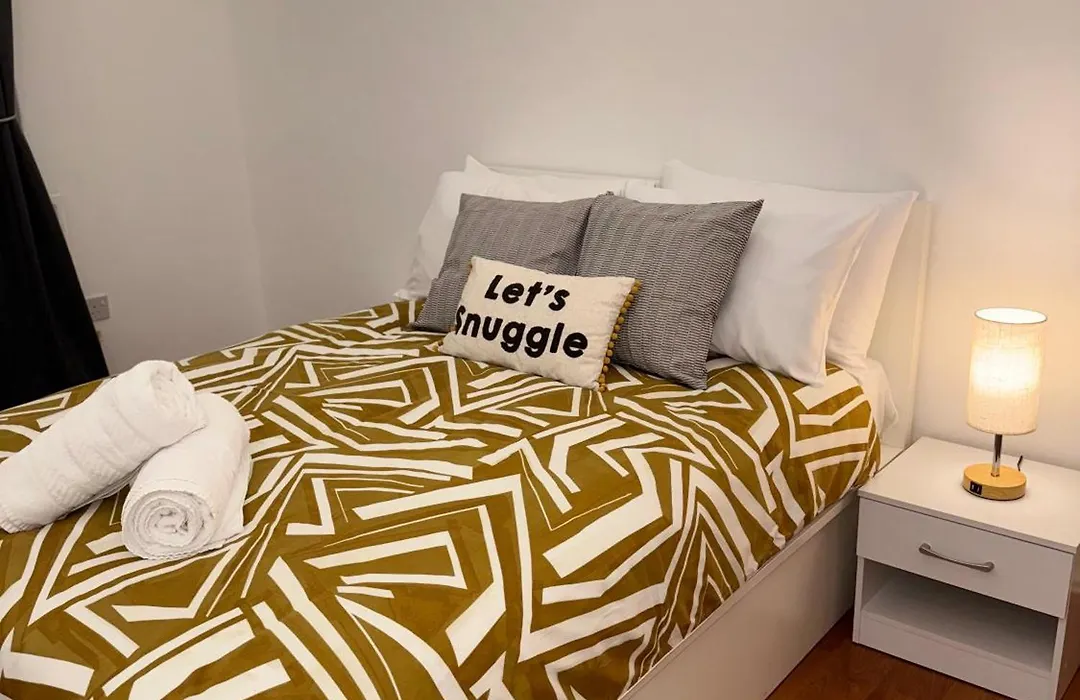 Vauxhall, River Thames, Big Ben Retreat, Central London Family Stay-1
