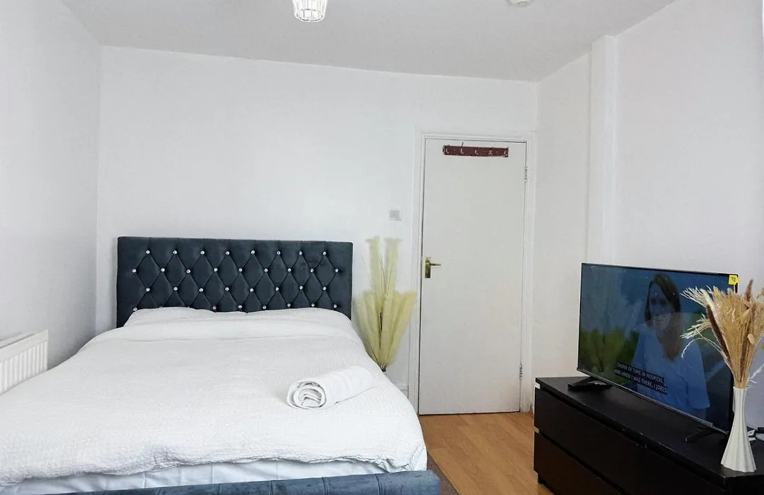 Big Room In East Ham-1