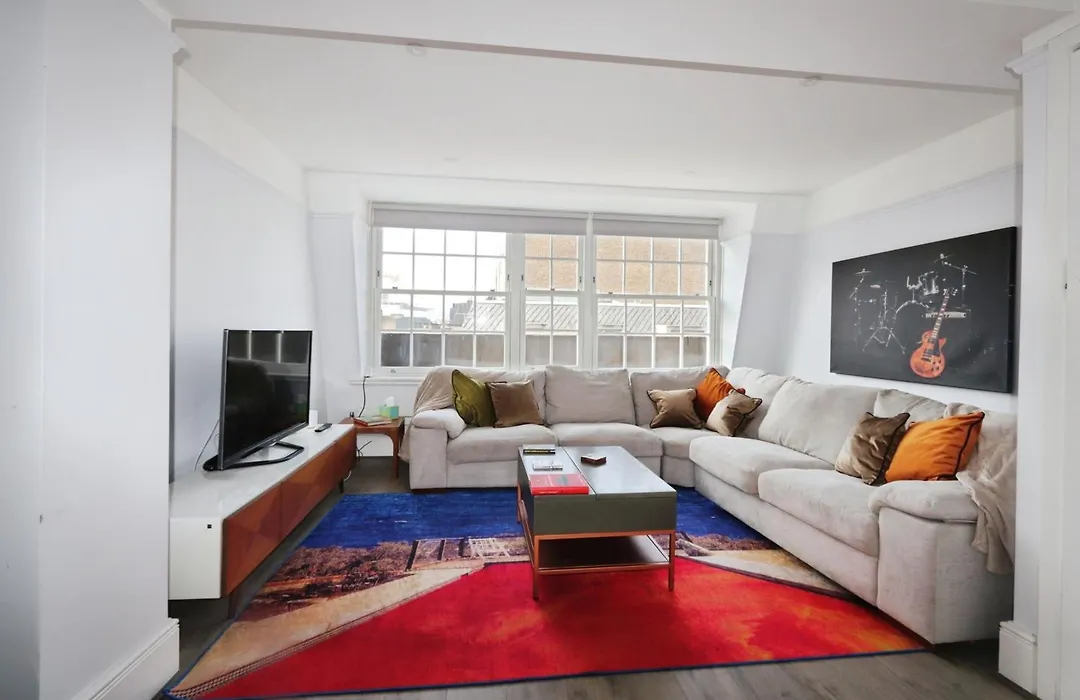 Large 3 Bedrm Apartment In Heart Of Theatre Land-1