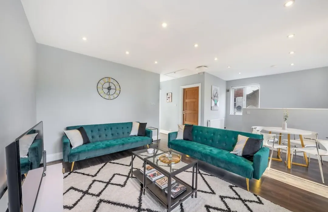 Luxury Tottenham Stadium Retreat - 2 Minute Walk To Stadium-1