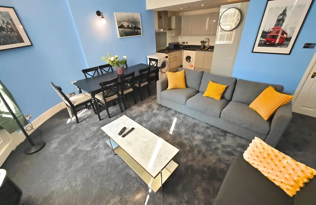Luxury 4-Bedroom Apartment In Oxford Street-1