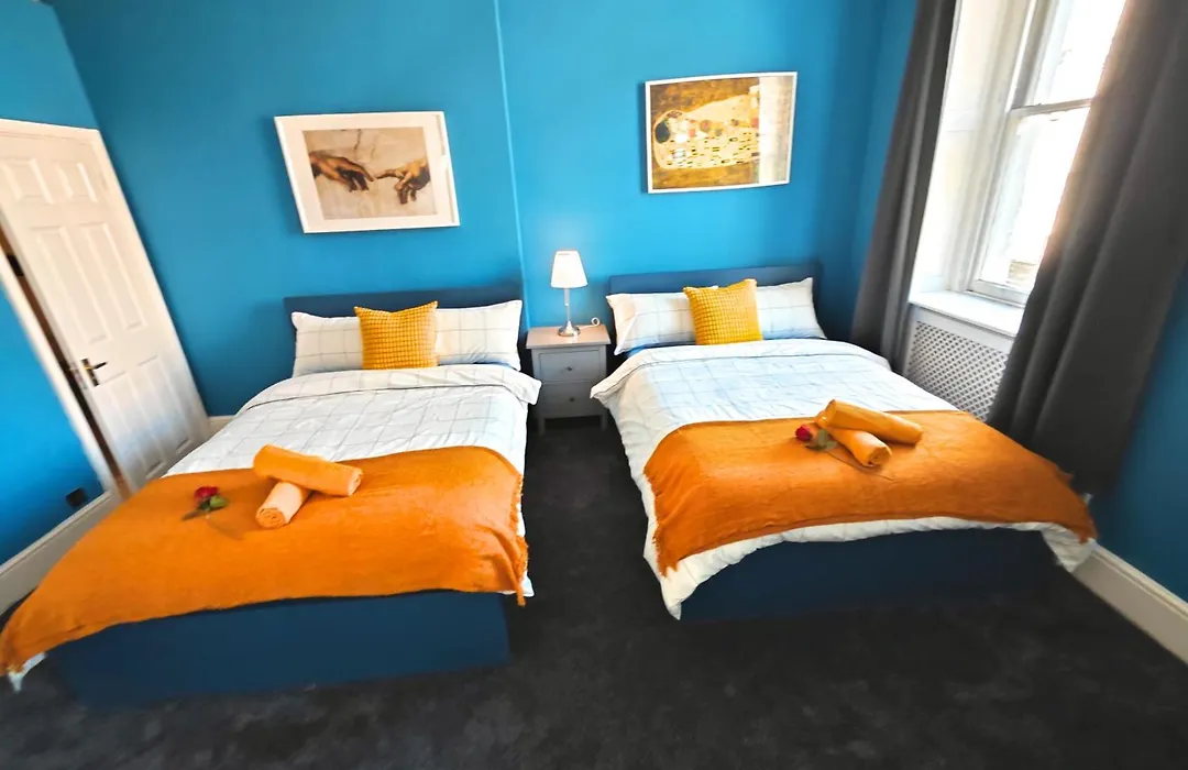 Luxury 4-Bedroom Apartment In Oxford Street-1