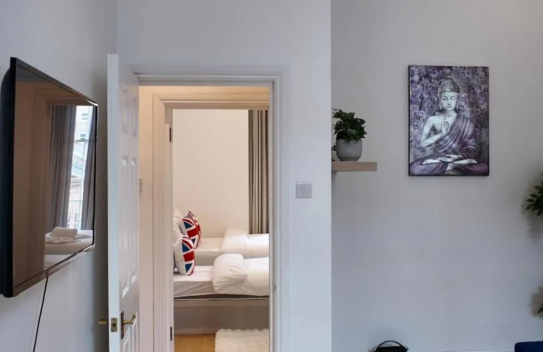 Cozy Apartment Sleep 5 In Berkely Bk3-1