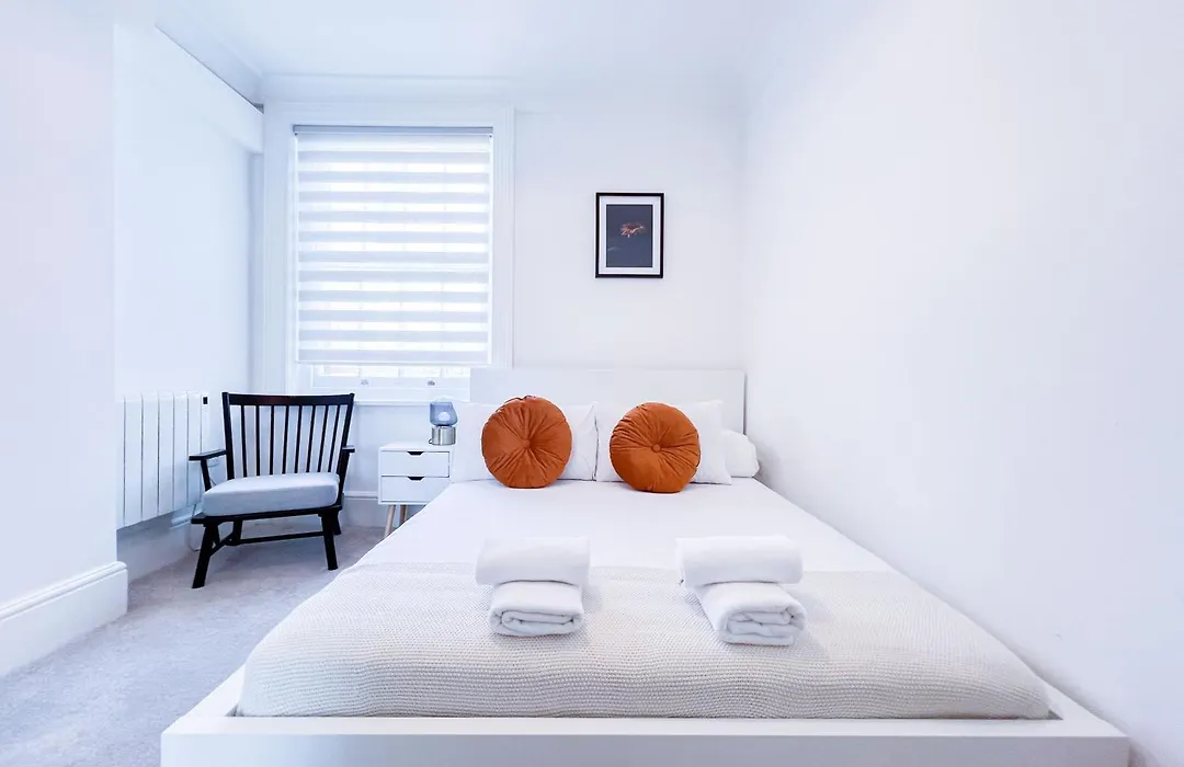 3-Bed Apartment In The Heart Of Fitzrovia-1