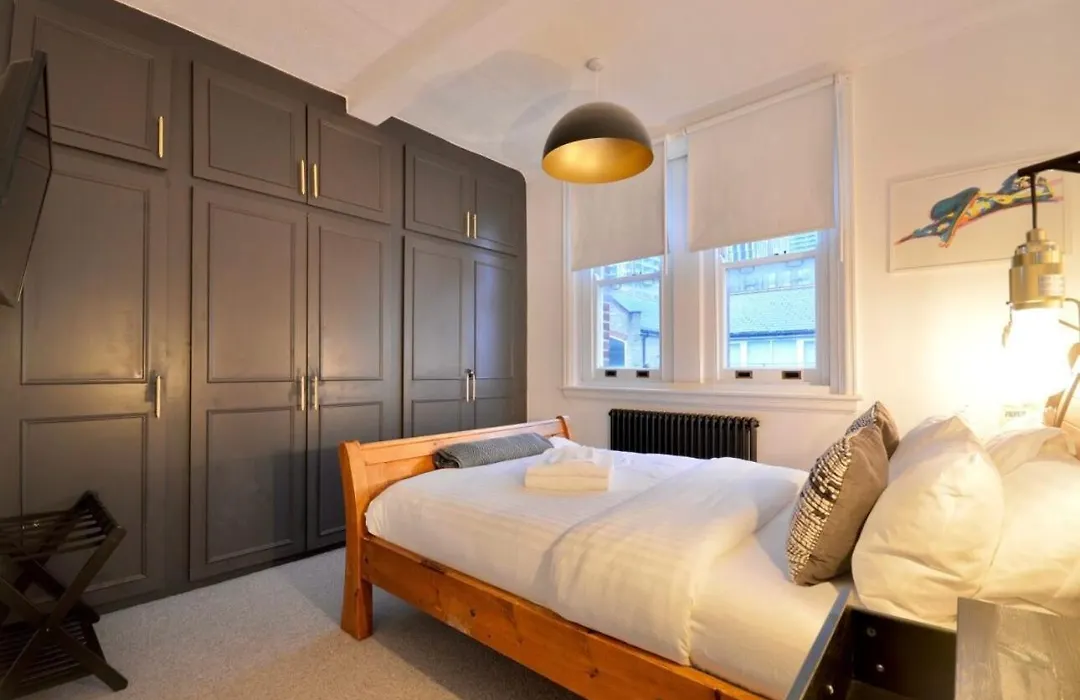 3 X Bedroom Riverside Flat With Hot Tub On Roof Terrace-1