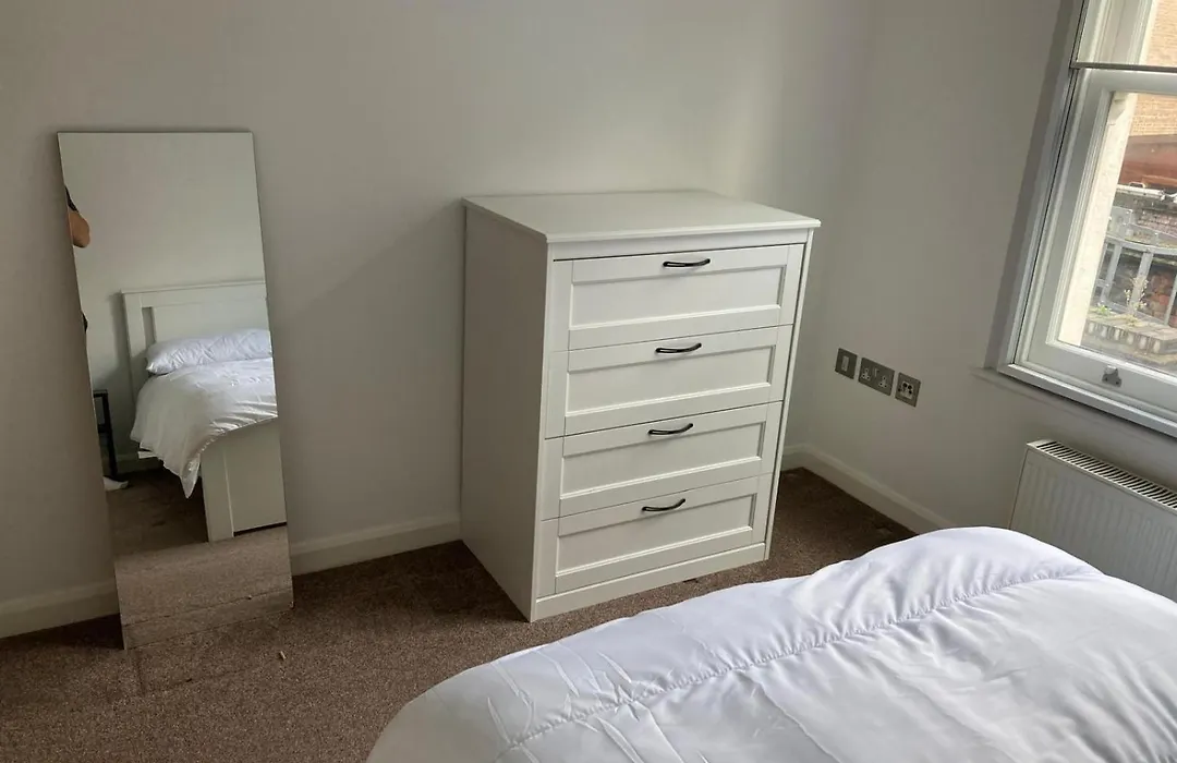 Cosy Modern 2 Bedroom Trafalgar Square Apartment-1