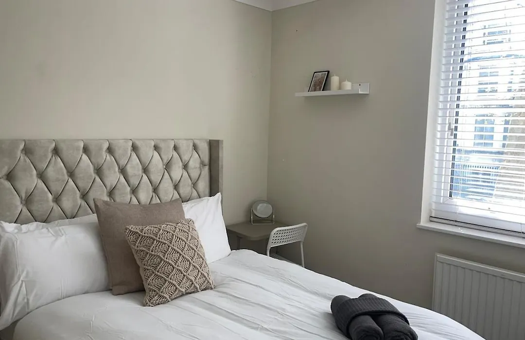 Cozy Prime London Apartment-1