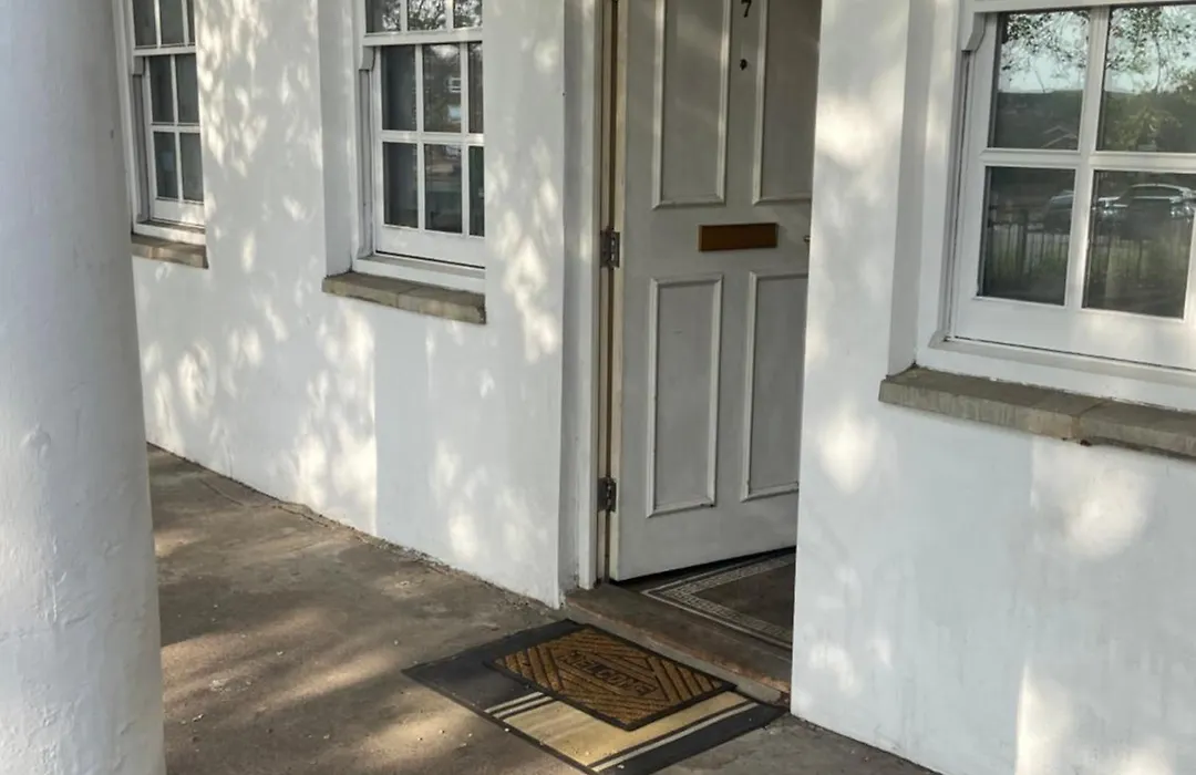 Listed Building Close To River Thames-1