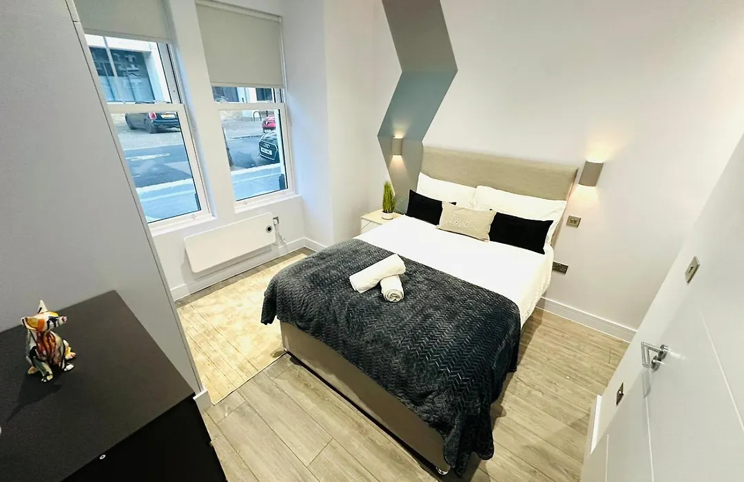 Wandsworth House - No 17 - Luxury Urban Rooms-1