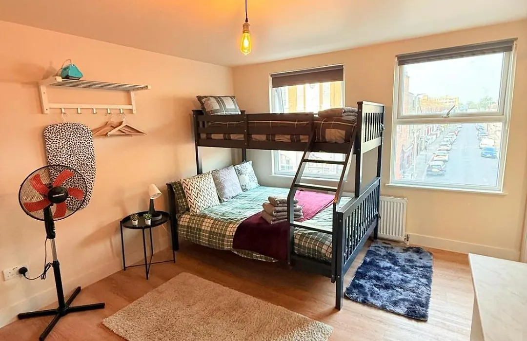 Tooting Broadway Guest Studios-1
