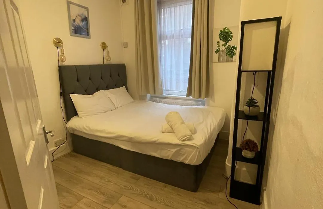 2 Bedroom Flat Ground Floor Nw1-1