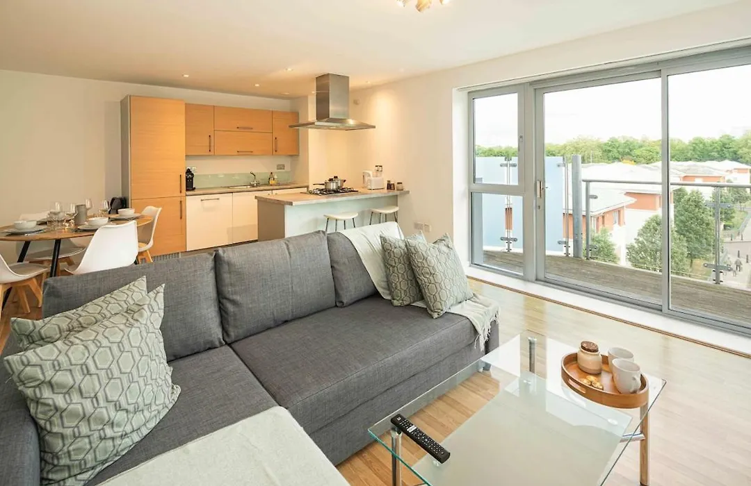 Stylish 2-Bed With Stunning View-1