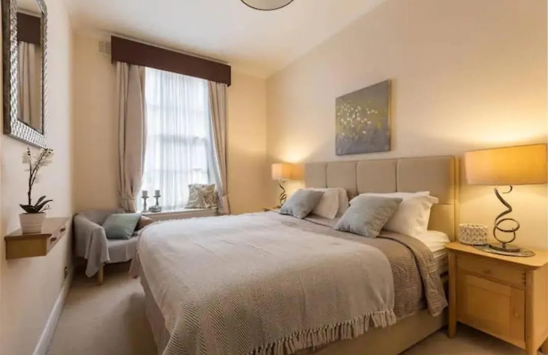London Guest Room-1