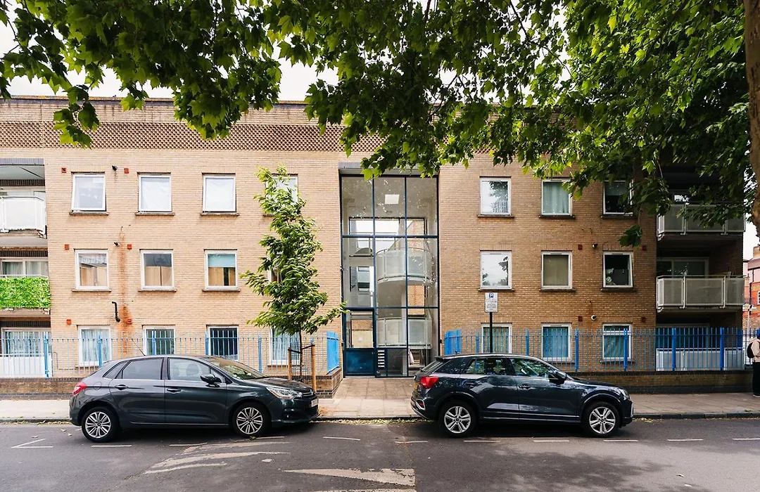 2 Bedroom Apartment Near London Bridge With A Garden-1