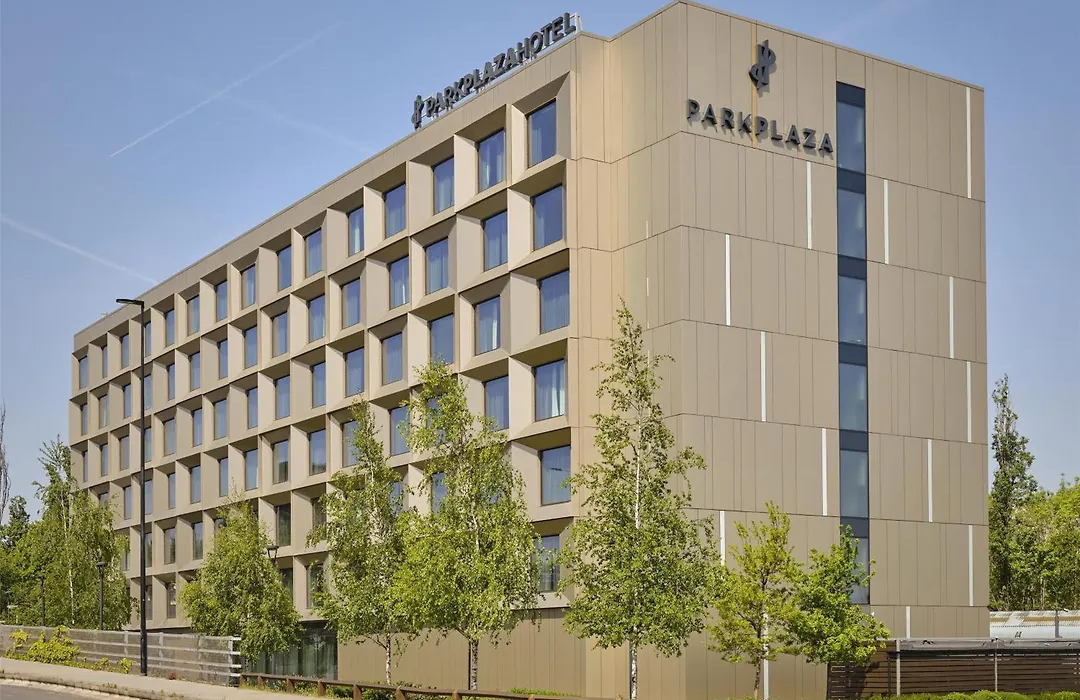 Park Plaza London, Park Royal-1