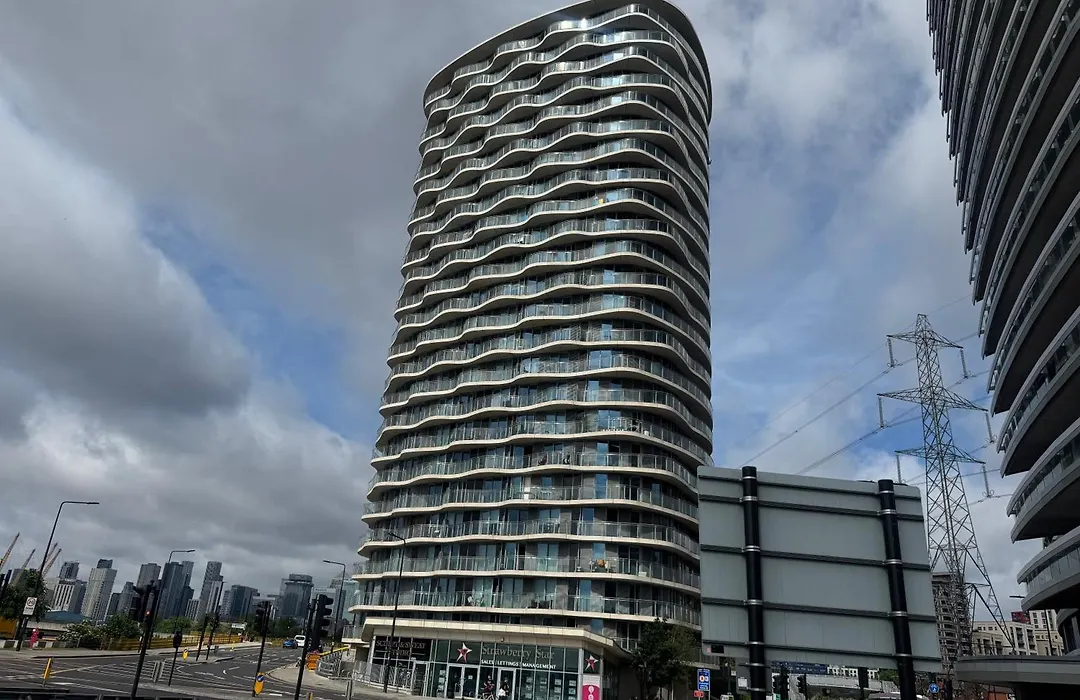 High Floor Modern 1Br Stunning Views Balcony Portable Ac Free Parking-1