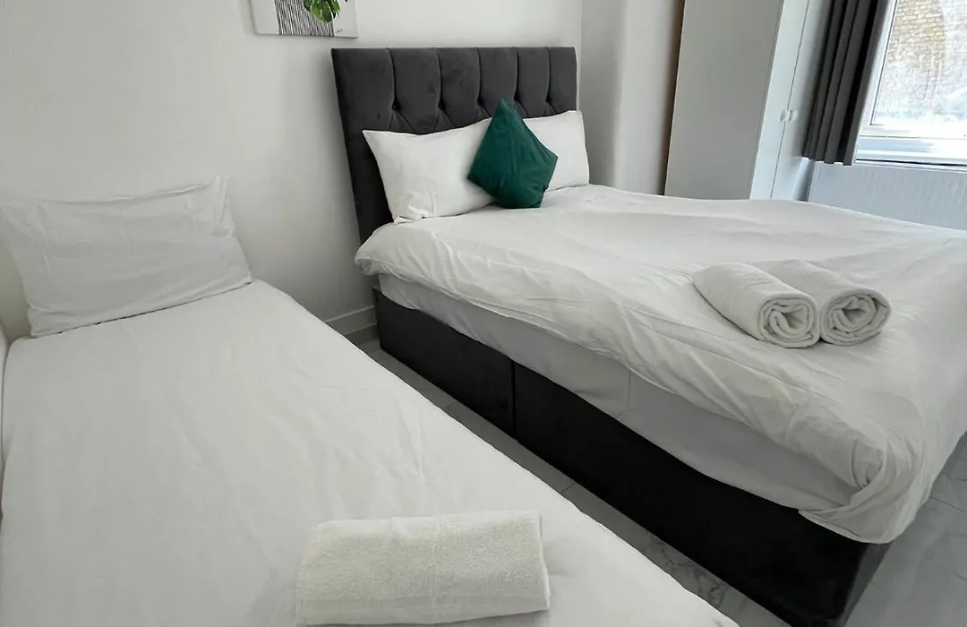 Lovely Ground Floor Miles Apartment-1