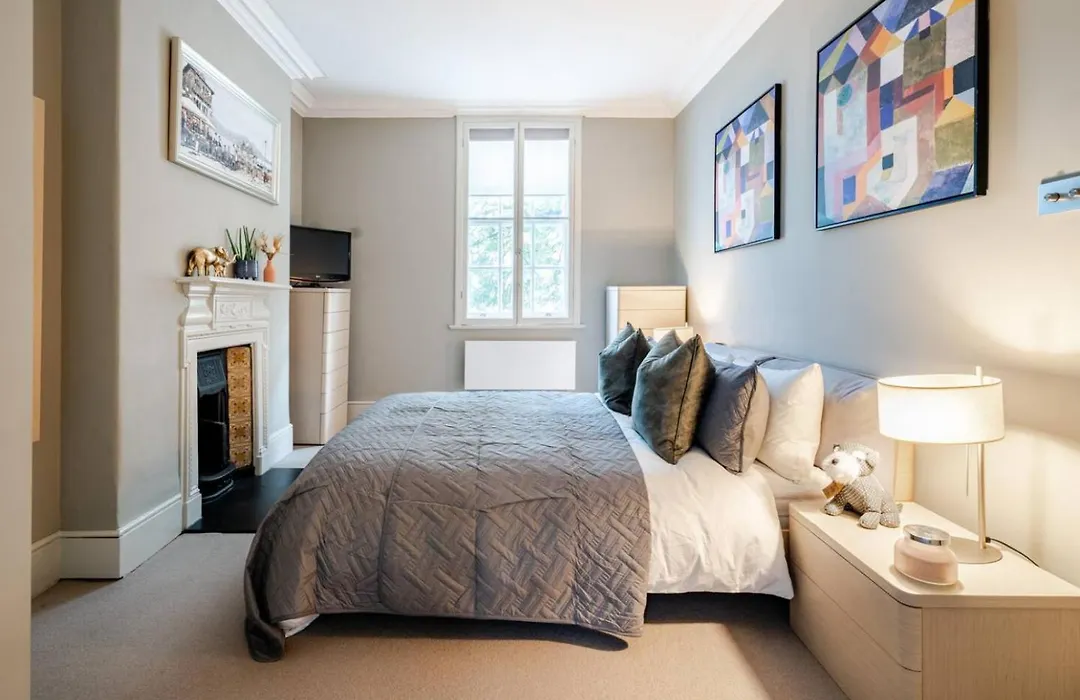 Covent Garden 4 Bed Luxury Apartment-1