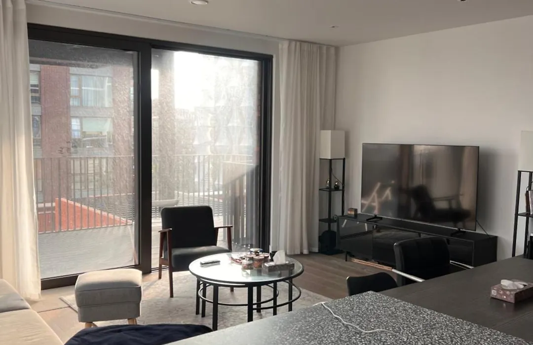 Embassy Gardens 2 Bed Apartment-1