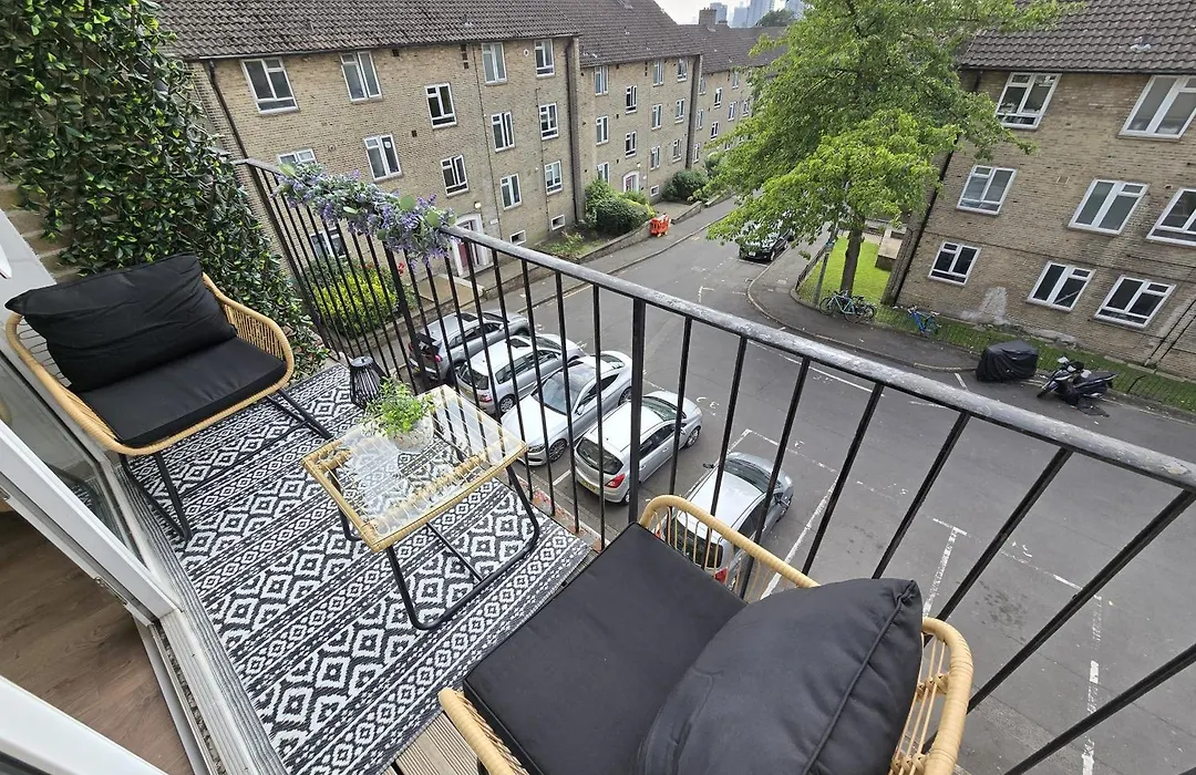 Beautiful 3-Bed Apartment At Swiss Cottage-1