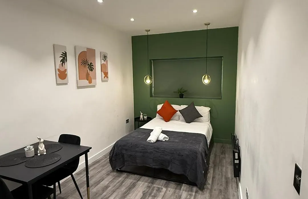 Westfield Shopping Studios - 129 - Chic City Escape-1