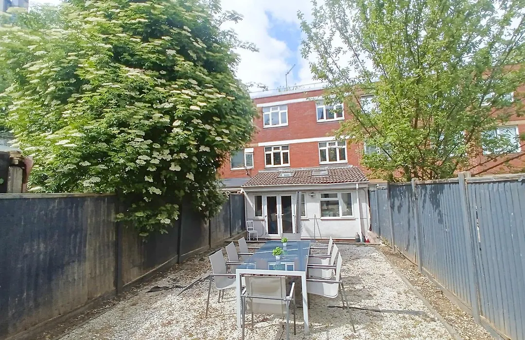 Lovely 4-Bedroom Kilburn Flat With Garden And Parking Near Hampstead Heath, Abbey Road By Staylio London-1